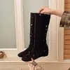 Botas de Cano Alto Retrô Vazadas Slim-Fit Bico Redondo para Mulheres, Moda Verão 2026 Novo Estilo Boêmio Sandálias