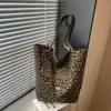 Bolso de hombro casual de gran capacidad con estampado de leopardo, versión coreana del bolso tote minimalista, bolso de compras casual elegante y atractivo