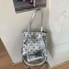 Bolso de mano versátil estilo coreano con lunares, estilo simple para el día a día, tipo cubo para mujer, alto atractivo estético, bandolera y de hombro femenino