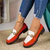 Novedad Moda Primavera/Verano 2026 Mocasines de Bloques de Color Estilo Europeo y Americano para Mujer, Zapatos de Tacón Bajo con Hebilla Metálica Retro para Mujer