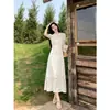 Vestido de lunares con cuello estilo francés para mujer talla grande, con fruncido en la cintura, nuevo estilo de verano, vestido largo adelgazante y que realza la figura con efecto de caída