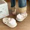 Zapatillas cerradas cálidas de otoño e invierno para mujer, bonitas zapatillas de algodón, antideslizantes, cómodas, nuevo modelo 2026, versátiles, diseño dulce de gatito de dibujos animados