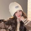 Gorro de lana para mujer, otoño e invierno, blanco, combinable, de punto, con aspecto de cara, pequeño, cálido, de felpa, con orejeras de gran circunferencia de la cabeza.