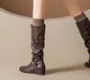 Hebilla de cinturón de moda, botas de otoño con punta fina, versátiles con tacón de bloque, nuevas botas altas largas estilo europeo y americano 2026 para mujer con aumento de altura interior