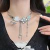 Collar con borlas de rosas para mujer, diseño de nicho francés, elegante, de alta calidad, ligero, de lujo, personalizado, para chica atractiva, a la moda.
