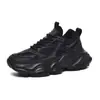 Nueva colección de primavera de zapatos de hombre para adolescentes: transpirables, casuales, zapatos de viaje negros, de suela gruesa, zapatillas de correr antideslizantes y zapatillas deportivas duraderas