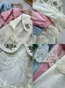 Outono 2025 Estilo Japonês Artístico Versátil Camisa Bordada Feminina Casual Top com Acabamento em Renda Atacado