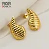 Pendientes de Botón con Diseño de Nicho Europeo y Americano de Costilla Forma de Gota de Agua para Mujer Estilo INS Moda Versátil Pendientes de Acero Inoxidable Chapado en Oro de 18 Quilates para Mujer