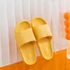 Nuevas Pantuflas para el Hogar Qida Shun, Pantuflas Antideslizantes de Verano para Parejas, Pantuflas Domésticas para Baño para Hombres y Mujeres, Zapatos Ligeros al por Mayor