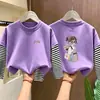 Camiseta de Manga Longa para Meninas Estilo Primavera/Outono 2026 Nova Camada de Base Estilosa para Crianças Top de Algodão Puro Top Falso Duas Peças