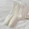 Calcetines de media pantorrilla para mujer para otoño e invierno, Calcetines de algodón de color liso, Versátiles calcetines slouch de algodón peinado sin costuras, Calcetines para mujer al por mayor de Zhuji