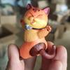 10 lindos gatos mirando hacia atrás y sonriendo, gato volviéndose, gato de dibujos animados, muñeca de paisaje creativo hecha a mano