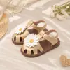 Sandálias de Cabeça com Margaridas Pequenas para Meninas Solado Macio Antiderrapante Velcro Flor Estilo Princesa Retro Calçados Infantis para Meninas