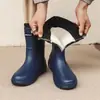 Botas de lluvia de moda transfronterizas para hombre, cálidas, de algodón liso, de media caña, impermeables para exteriores, zapatos de pesca, grosor resistente al desgaste, antideslizantes, zapatos de goma para cocina