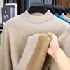 Venta al por mayor del fabricante Suéter de punto cálido de invierno para hombre, todo en uno, cuello alto medio de terciopelo, con felpa adicional, nuevo, engrosado