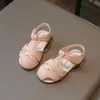 Sandálias Doces Infantis Estilo Coreano para Meninas, Sapatos de Peça Única com Proteção Oca nos Dedos e Velcro, Sola Macia, Sandálias de Praia Confortáveis para Crianças Pequenas