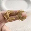 Pendientes de botón de girasol de lujo ligero para mujer, modernos, estilo exagerado, adornos para la oreja, chapados en cobre, oro real de 18 quilates, pendientes versátiles de alta gama, estilo nuevo