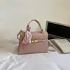 Bolsa Kelly para mulheres, nova tendência de verão 2026, bolsa de ombro de alta qualidade para o dia a dia, bolsa pequena quadrada versátil para usar na transversal