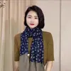 2024 novo lenço de mão de algodão e linho feminino estampado lenço vermelho da internet para live xale literário outono e inverno lenço quente atacado