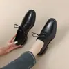 Sapatos Femininos de Couro Estilo Britânico Marrom Chuyuji 2026 Nova Coleção Primavera e Outono Solado Macio Confortáveis para o Dia a Dia Trabalho Profissional