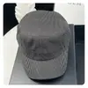 Sombrero de ala plana de alta calidad, nuevo diseño de moda 2026, estilo de negocios ligero, versátil, con finas rayas, para mujer, gorra de repartidor casual para primavera/verano, ajustable
