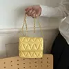 Bolso de mujer estilo Chanel 2026 nuevo bolso de mano acolchado transfronterizo versátil bolso bandolera de cadena al hombro venta al por mayor