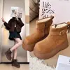 Botas de nieve cortas para mujer con suelas gruesas para mujeres menudas, nuevo modelo de invierno 2026, forradas de felpa y engrosadas, botas cortas cálidas con suelas de plataforma para aumentar la altura