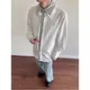 Camisa masculina listrada com retalhos, estilo duas peças falsas, de manga comprida, um design moderno e estiloso para primavera e outono, com corte relaxado e casual.