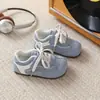 Zapatos para Niñas 2026 Primavera/Otoño Nuevos Zapatos Deportivos Infantiles de Caña Baja Zapatos de Tabla Suela Suave Transpirables Zapatos de Entrenamiento Alemanes Zapatos para Niños Pequeños