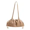 Bolso tejido nuevo de nicho con pliegues y cordón para mujer, bolso nube de moda, bolso de hombro clásico de alta gama de cuero genuino, bolso para el trabajo