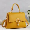 Bolsas Bolsas Femininas Novo Estilo de Alta Qualidade Versátil Bolsa de Mão Bolsa de Ombro Texturizada Casual para Mulheres de Meia-Idade Bolsa Transversal Quadrada Pequena