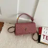2026 Otoño Temprano Nuevo Exquisito Simple Moda Patrón Tejido Versátil Bolso de Hombro para Viajes Cotidianos Bolso Cruzado Venta al por Mayor Bolso de Mujer