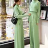 Elegante Conjunto de Punto Verde de Cuello Alto para Mujer, Diseño Otoño e Invierno, Pantalones de Pierna Ancha, Petite, Elegante, Adelgazante Conjunto de Dos Piezas