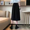Saia midi versátil estilo coreano em linha A, uma peça de moda feminina de alta qualidade para o início do outono de 2024, com cintura alta, efeito emagrecedor, fenda e caimento justo ao corpo.
