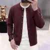 Produto da moda no Douyin: Suéter cardigã de tricô simples, estiloso e casual para homens, direto da fábrica