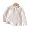 Camiseta de Manga Longa Estilo Doce e Fofo para Meninas Outono 2026 com Gola Reversível, Acabamento Franzido e Bordado de Coelho, Peça Versátil para Primavera e Outono