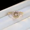 Anillo de Girasol de Lujo Ligero para Mujer, Diseño Elegante y Único en Forma de Brújula con Circonita Sintética, Anillo para Dedo Índice para Mujer, Moderno y Genial
