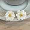 Pendientes de Camelia Blanca de Moda y Elegantes para Mujer, Nuevo Estilo Popular 2026, Pendientes de Nicho de Lujo Ligero con un Toque de Alta Gama