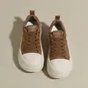 Novos sapatos de plataforma da moda que aumentam a altura para primavera e outono, sapatos casuais de sola grossa para estudantes do sexo feminino, sapatos de lona versáteis retrô 2026