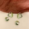 Pendientes Geométricos Verdes con Esmalte Floral Estilo Primavera y Verano 2025 Pendientes de Estilo Fresco Sentido de Diseño Simple Hebilla de Oreja