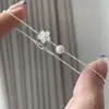 Pulseira de Flor com Zircônia Super Brilhante Estilo Quente 2025 para Mulheres, Pulseira Exquisita de Nicho de Alto Padrão, Joia de Mão Simples e Versátil