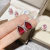 Conjunto de 2 peças de gota d'água de luxo leve, superfície multicortada, brincos de pino banhados a zircônio, prata 925, anel de gema rosa Dai brilhante banhado a ouro microincrustado
