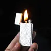 Isqueiro de Querosene Criativo com Flor de Grama Tang em Relevo, Banhado a Prata, com Gravação Dupla Face, Roda de Pederneira de Metal Ultrafina, Modelo Popular