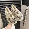 Outono Inverno 2026 Novo Tira de Velcro nas Costas Estampa de Leopardo Slip-on Sapatos de Algodão para Mulheres Planos Confortáveis Casa Confortável Sapatos de Algodão