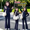 Conjunto casual de otoño para niñas para yoga, nuevo estilo 2026, sudadera con capucha de moda y pantalones acampanados, conjunto de dos piezas para estudiantes de secundaria
