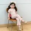 Conjunto de Verano a Rayas para Niña 2026 Nuevo Elegante Top Elástico de Manga Corta con Volantes y Pantalones Acampanados Finos Conjunto de Dos Piezas