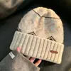 Diadema Cálida con Protección para Orejas para Mujer Otoño e Invierno Sombrero de Lana Estilo Coreano Versátil Sombrero para el Frío Tejer Fair Isle con Pompón Más Terciopelo