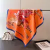 Pañuelo Cuadrado Estilo Europeo y Americano con Estampado Ecuestre Imitación Seda Chal Versátil Bufanda de Cuello de Gama Alta Pañuelo para la Cabeza Pañuelo de Seda Bufanda para Mujer