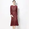 Vestido Francês Maduro de Renda com Gola Redonda para Mulheres, Estilo Novo 2026, Vestido Longo A-line Afinando a Cintura com Manga Longa para Primavera