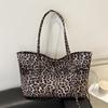 Bolso de hombro portátil, informal, sencillo y a la moda, de gran capacidad, estilo europeo y americano, con estampado de leopardo retro.
